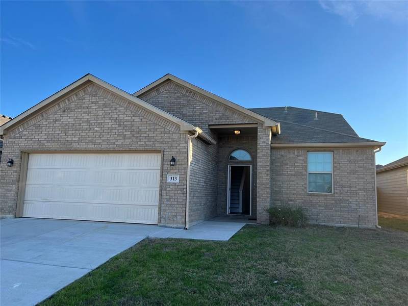 313 Lead Creek Drive, Fort Worth, TX 76131