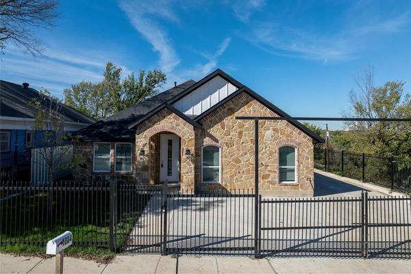 Fort Worth, TX 76104,1004 Ash Crescent Street