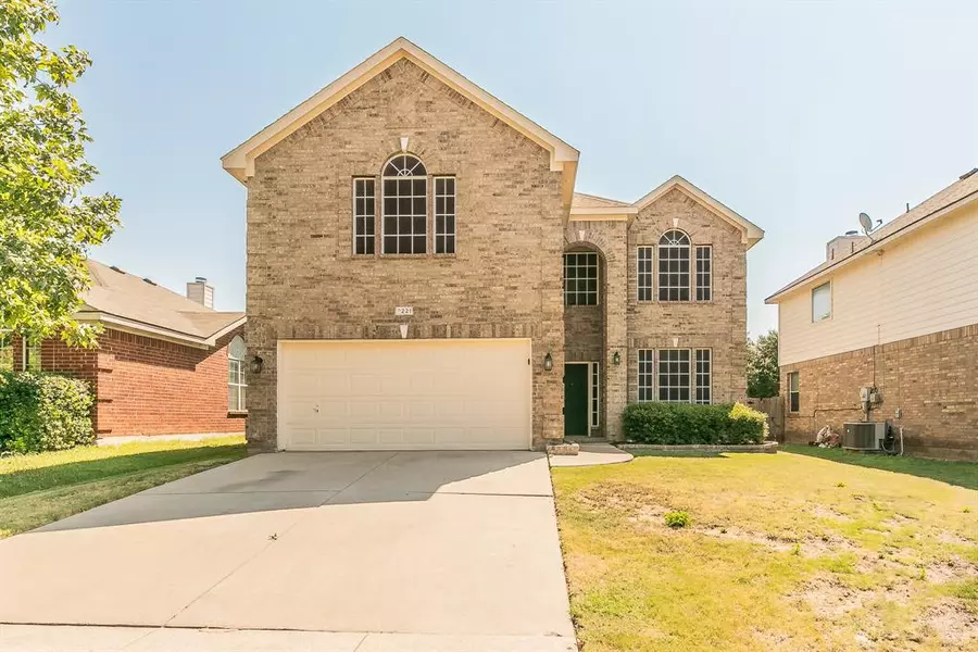 8221 Cedarcrest Lane, Fort Worth, TX 76123