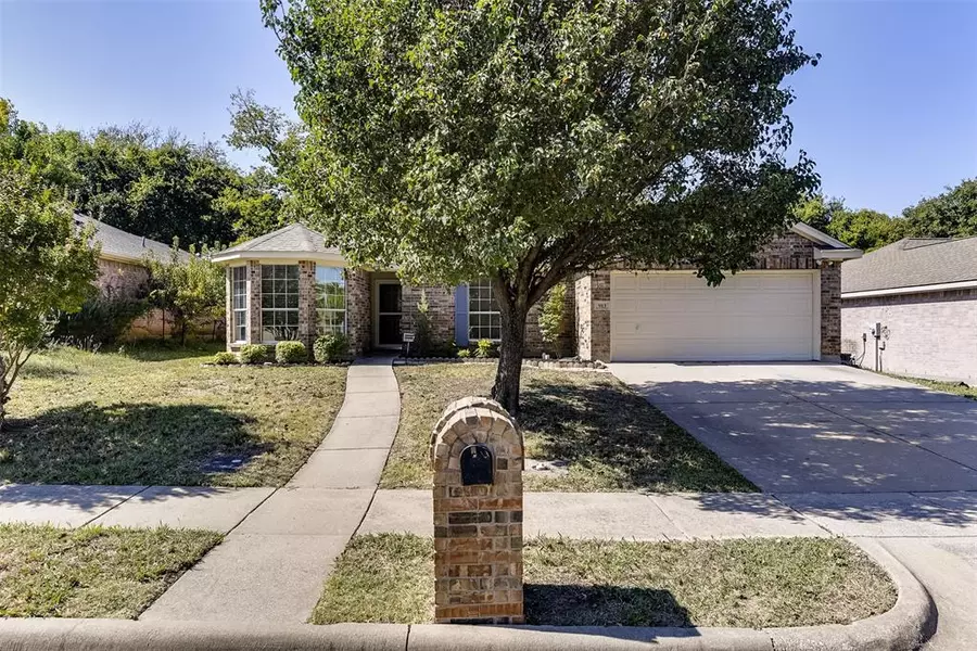 913 Green Acres Lane, Midlothian, TX 76065