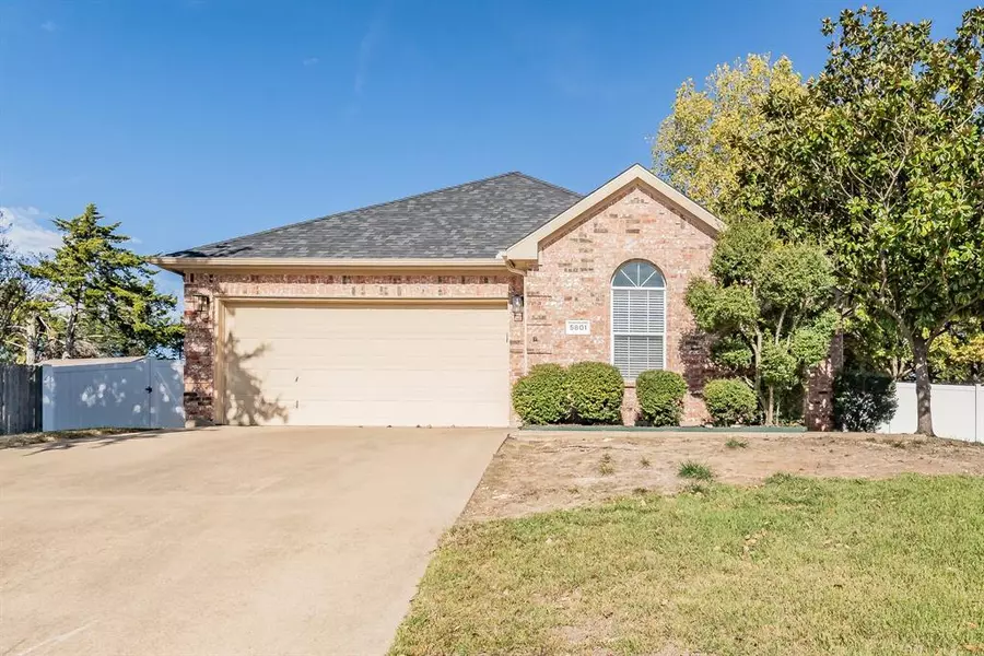 5801 Cynthia Drive, Midlothian, TX 76065