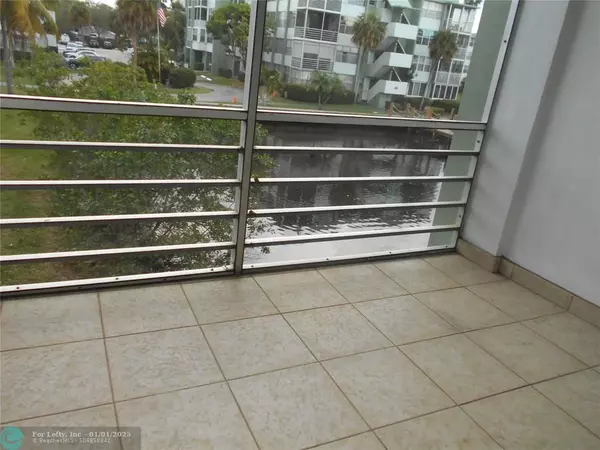 Hollywood, FL 33020,2761 Taft St  #207