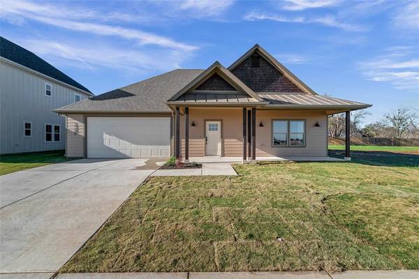 2208 Salina Circle, Granbury, TX 76048