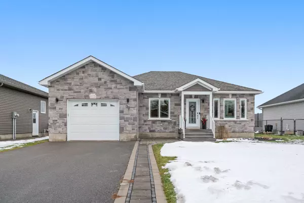 33 Christie LN, North Dundas, ON K0C 2K0