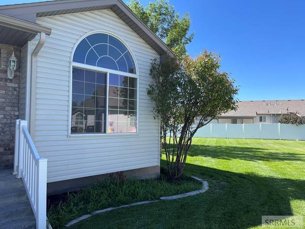 3654 E Ellendale Circle, Ammon, ID 83406