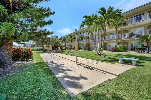 Pompano Beach, FL 33062,3200 NE 7th Ct  #206B