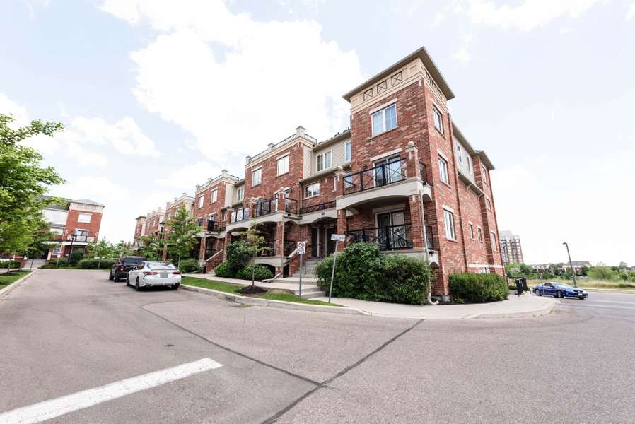 51 Hays BLVD #25, Oakville, ON L6H 0J1