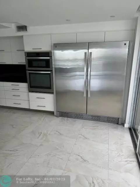 Hallandale Beach, FL 33009,468 Golden Isles Dr  #301