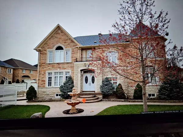 14 Freshspring DR, Brampton, ON L6R 3H6