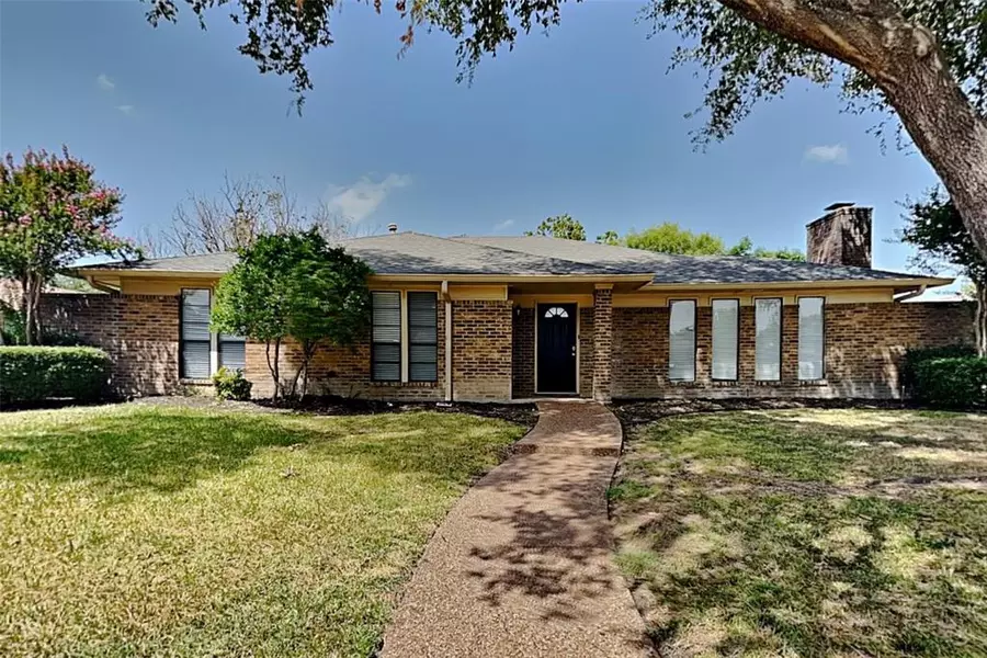 3945 Los Robles Drive, Plano, TX 75074