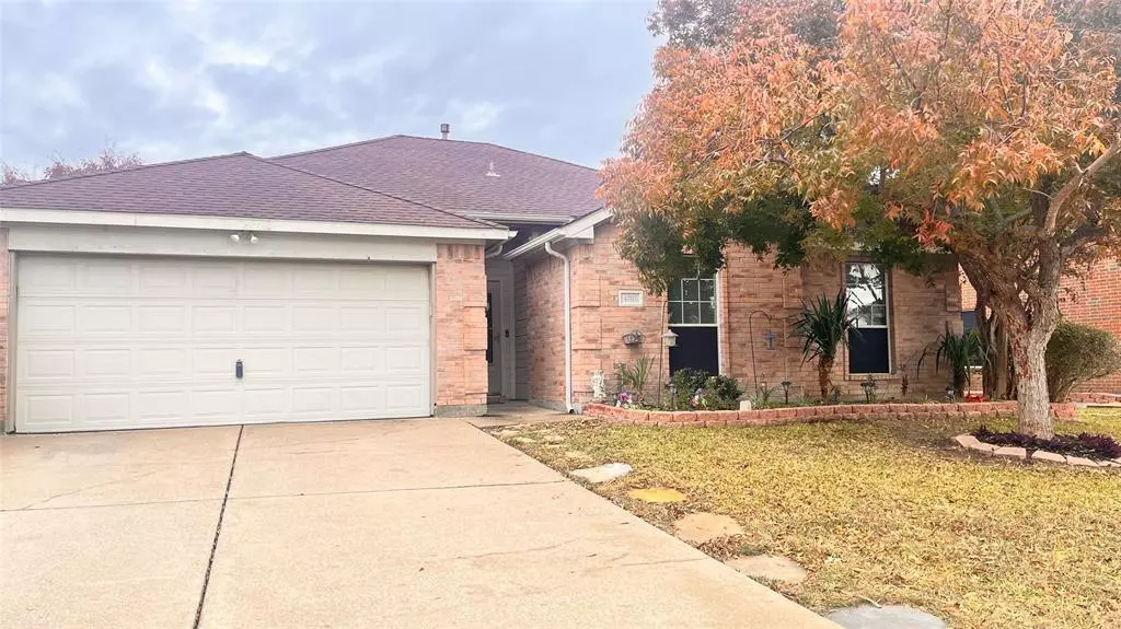 4703 Valleyview Drive, Mansfield, TX 76063