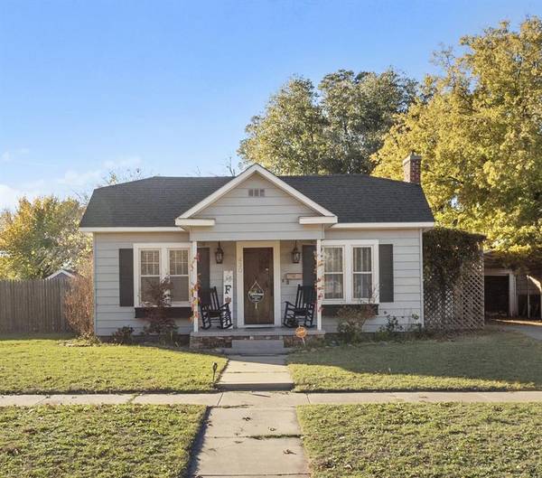 430 S 9th Street, Clinton, OK 73601