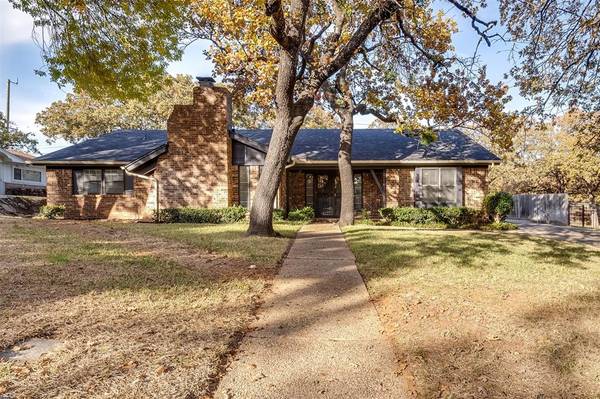 49 Devonshire Drive, Bedford, TX 76021