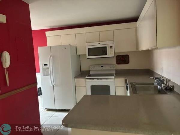 Deerfield Beach, FL 33442,84 Centennial Ct  #84