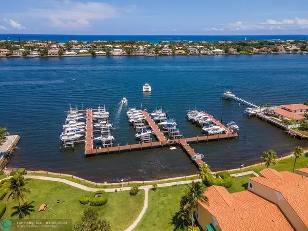 Hypoluxo, FL 33462,135 Yacht Club Way  #308