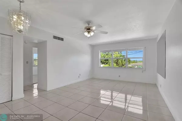 Pompano Beach, FL 33060,270 S Cypress Rd  #211