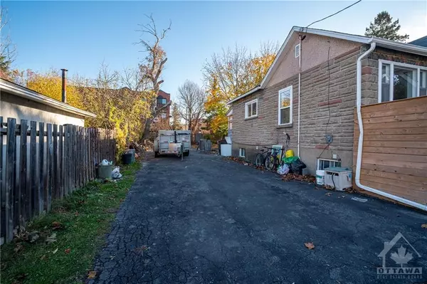 Carlington - Central Park, ON K1Z 7Y2,1352 RAVEN AVE