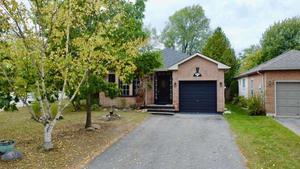 22 Nicholson DR, Barrie, ON L4N 8L7