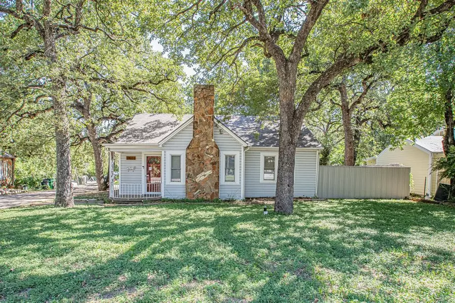 2608 Oakwood Terrace, Haltom City, TX 76117