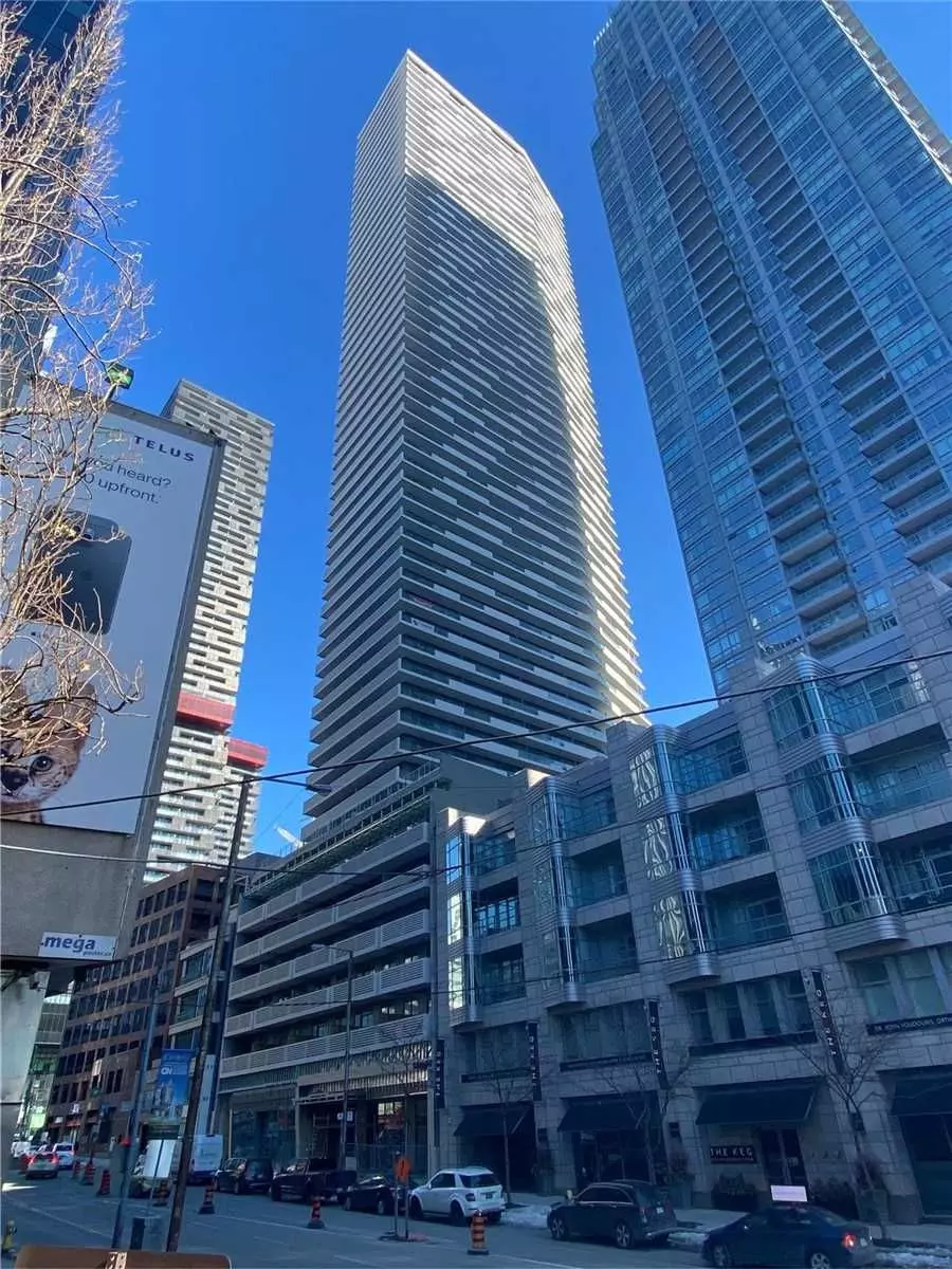 Toronto C10, ON M4S 2B4,2221 Yonge ST #1306