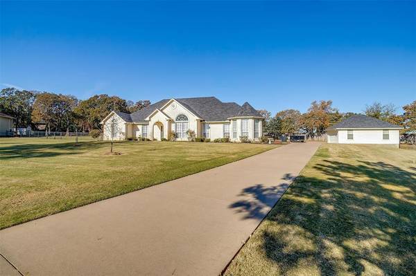 1121 Whispering Spring Court,  Burleson,  TX 76028