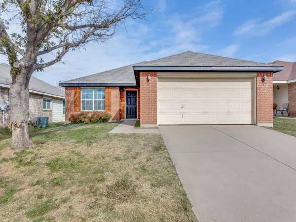 380 Blairwood Drive, Fort Worth, TX 76134