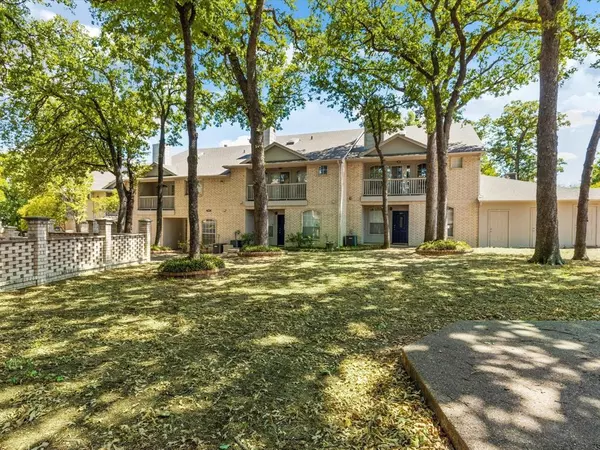 Euless, TX 76039,1501 Cedar Elm Drive #202