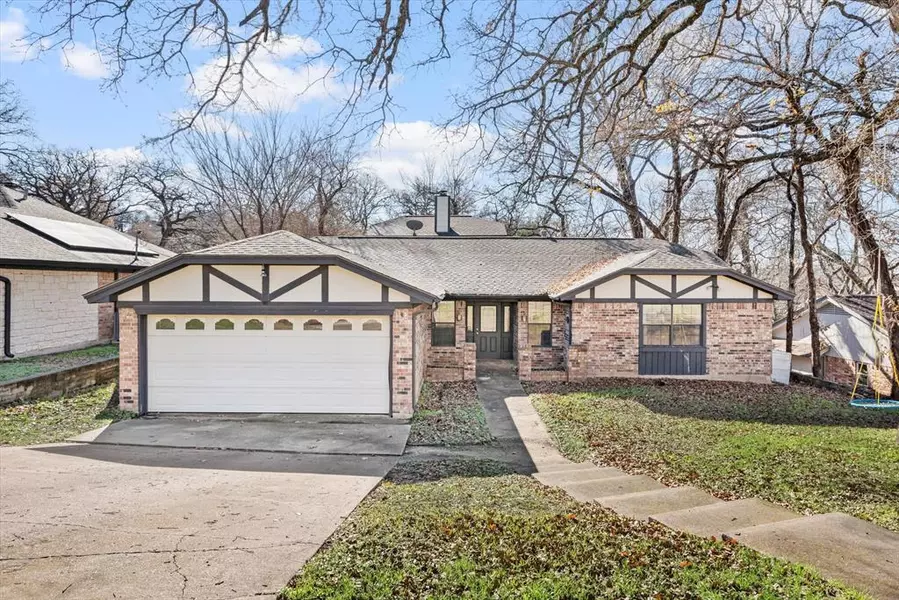 2308 Oakwood Lane, Arlington, TX 76012