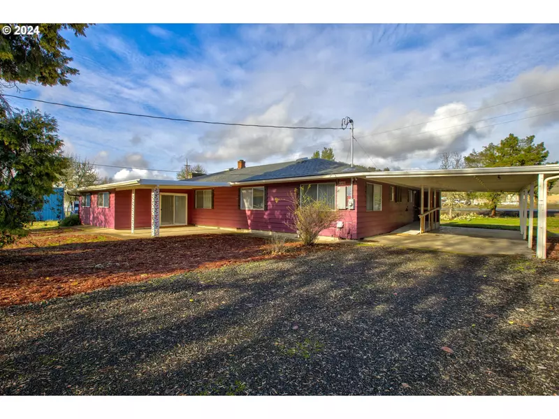 4416 DOUGLAS AVE, Roseburg, OR 97470