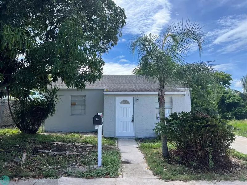 841 W 4th St, Riviera Beach, FL 33404