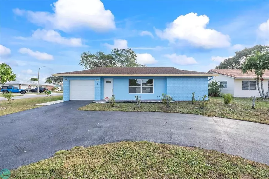 8114 NW 94th Lane, Tamarac, FL 33321