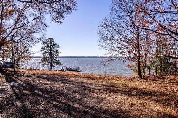 203 Crab Pot ln, Warsaw, VA 22572