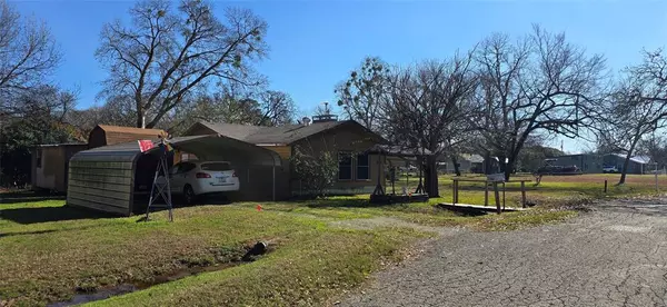 East Tawakoni, TX 75472,793 Oak Leaf Trail