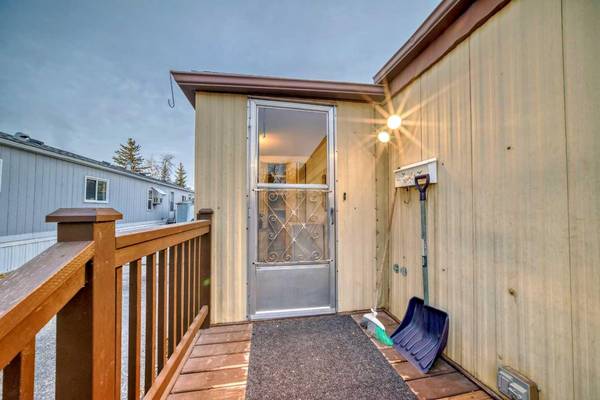 Calgary, AB T3B 5N6,3223 83 ST Northwest #273