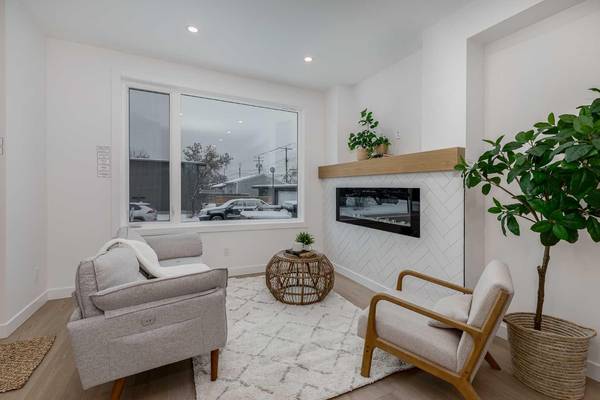 Calgary, AB T3B 2C7,3927 65 ST Northwest