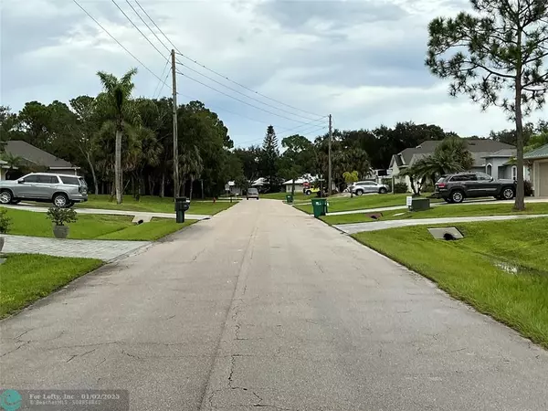 Sebastian, FL 32958,737 Rolling Hill Dr