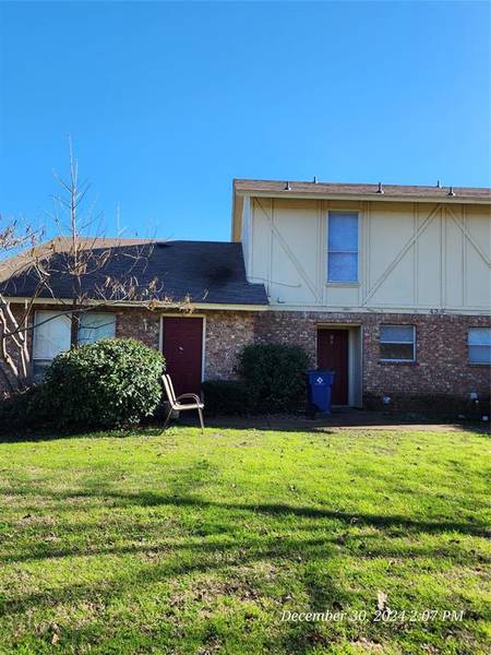 429 Thomas Street #B, Burleson, TX 76028