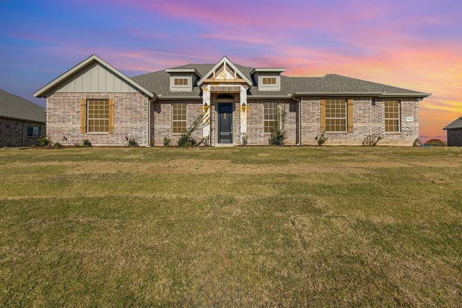 6032 MANGO Drive, Sanger, TX 76266