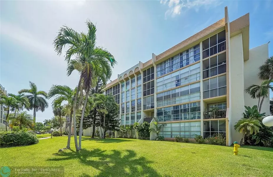 851 Three Islands Blvd  #320, Hallandale Beach, FL 33009