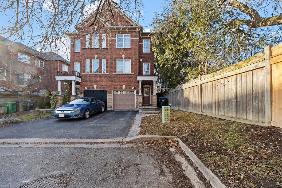 Brampton, ON L6X 0H1,14 Gemstone LN W