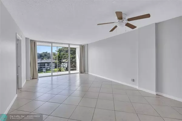 Oakland Park, FL 33309,110 ROYAL PARK Drive  #2G