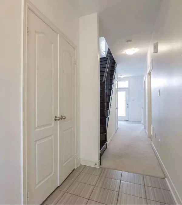 Mississauga, ON L5M 0M1,3215 Thomas ST #3