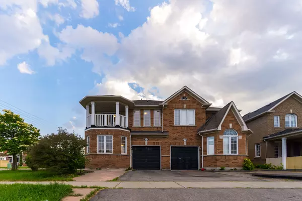 Mississauga, ON L5M 7B9,5694 Jenvic GRV