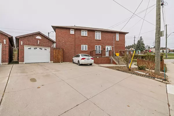 107 Horning DR, Hamilton, ON L9C 6L2