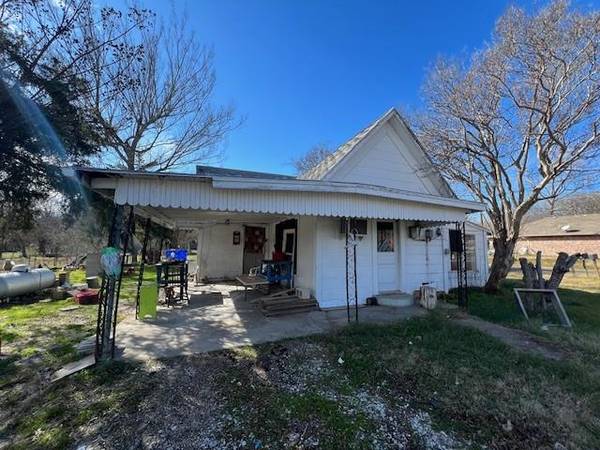 672 County Road 2033, Klondike, TX 75448