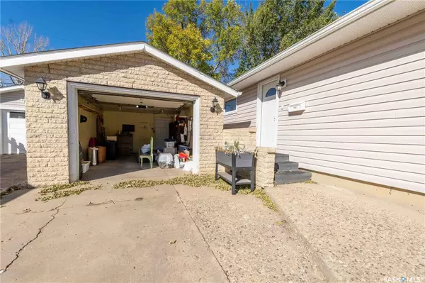 Moose Jaw, SK S6H 3C9,1418 Grace STREET