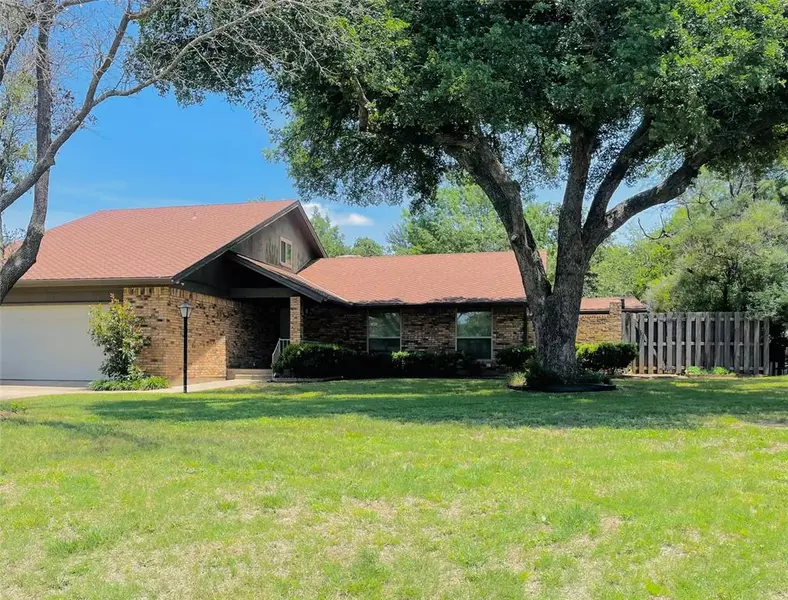 408 Crestwood Drive, Eastland, TX 76448