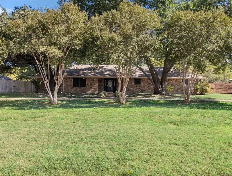 908 Little Creek Trail, Oak Leaf, TX 75154