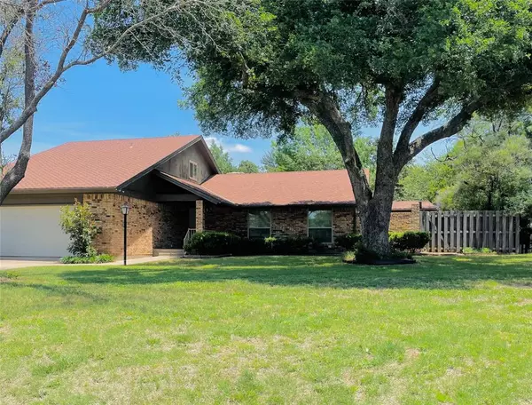 408 Crestwood Drive,  Eastland,  TX 76448