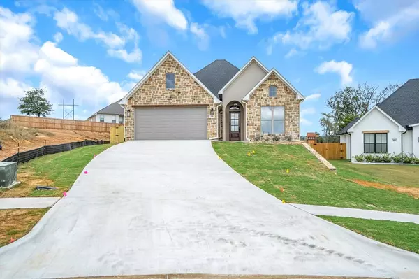 370 Mac Cir, Bullard, TX 75757